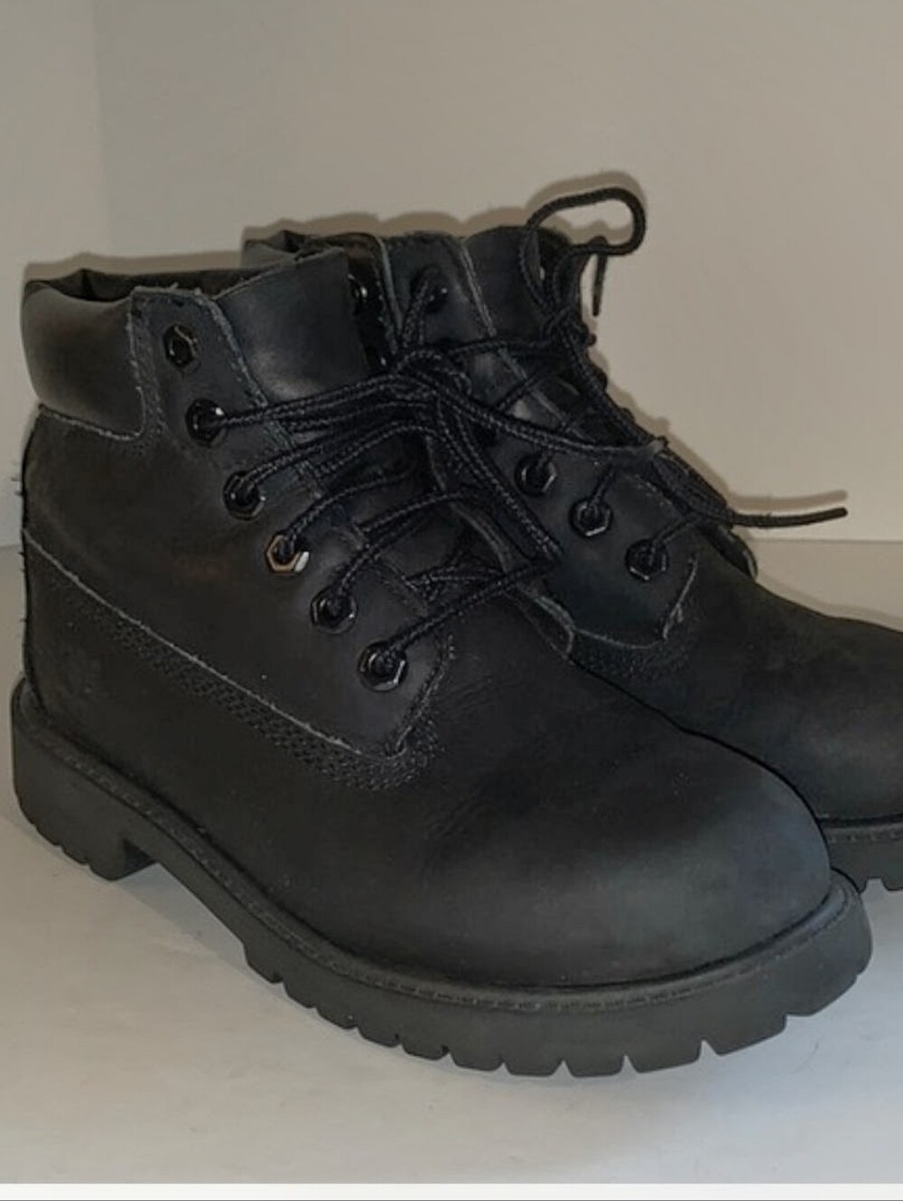 Black Timberland boys boots size 1.5 Kids, Very Nice!